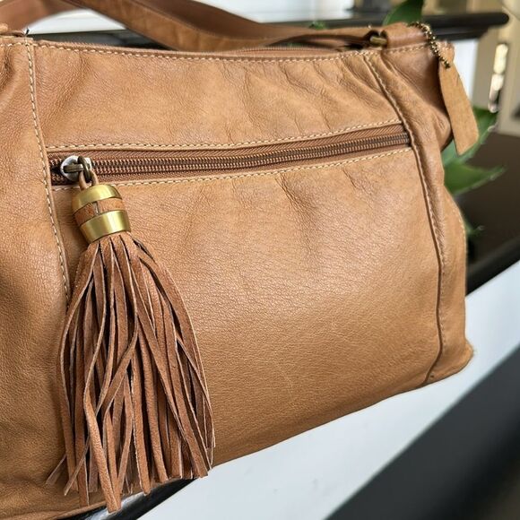 Genuine, leather, shoulder purse, soft, luxurious, neutral, tassel, clean - Picture 8 of 10